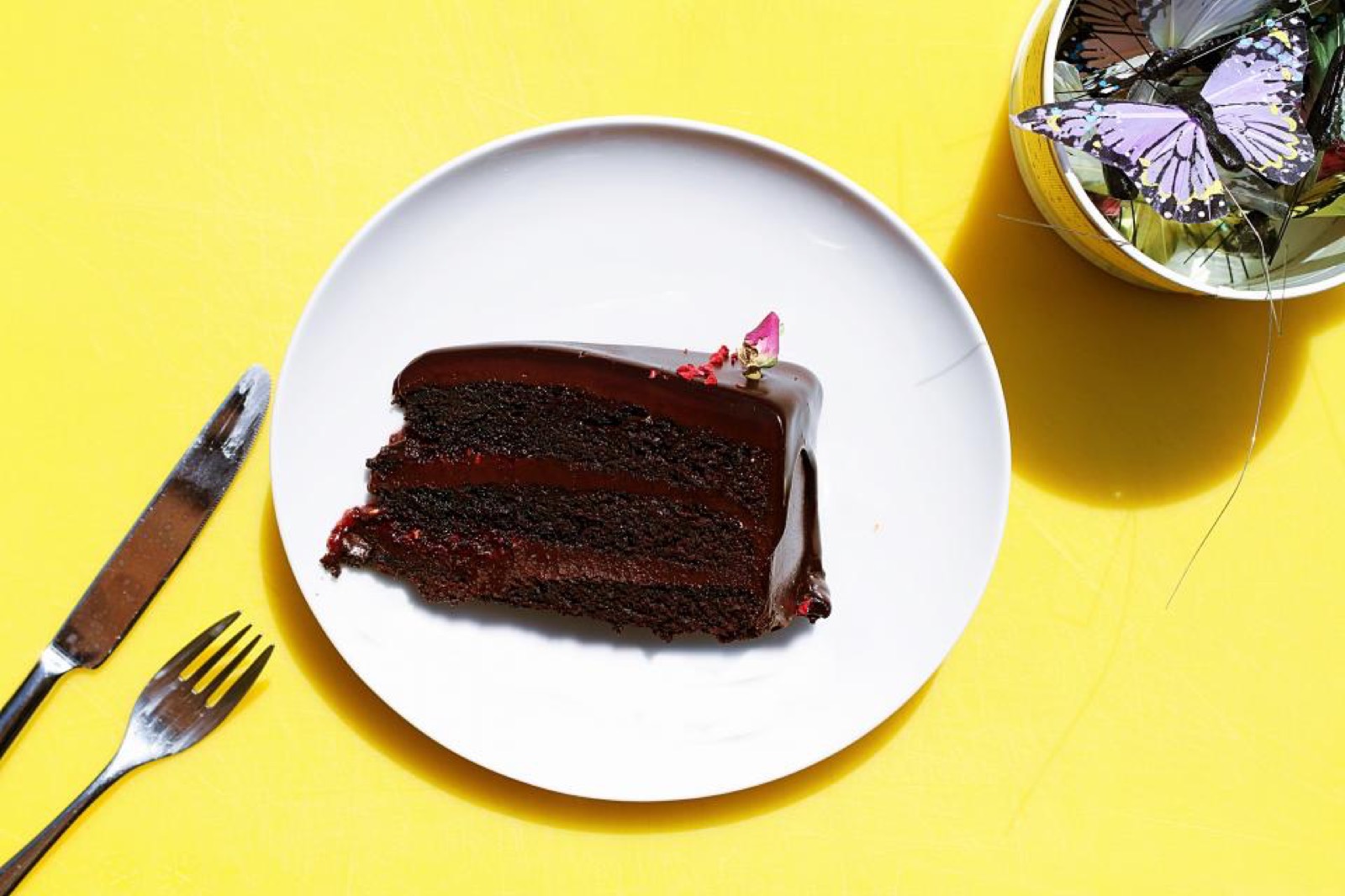 Csokoládés szülinapi torta, illusztráció